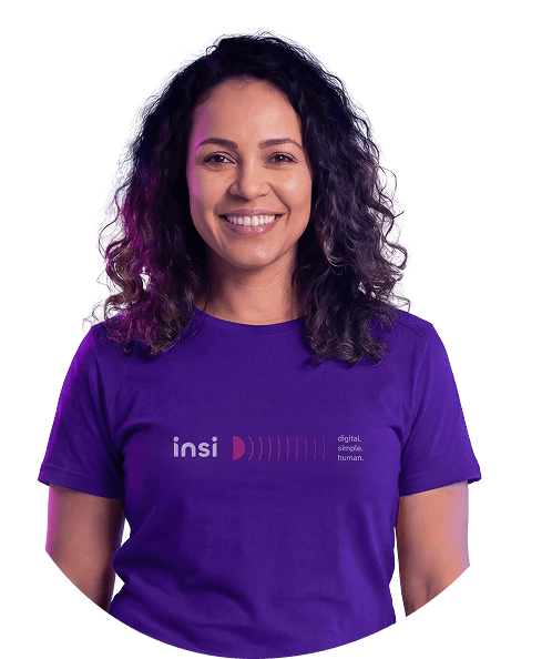 Pessoa vestindo camiseta da Insi