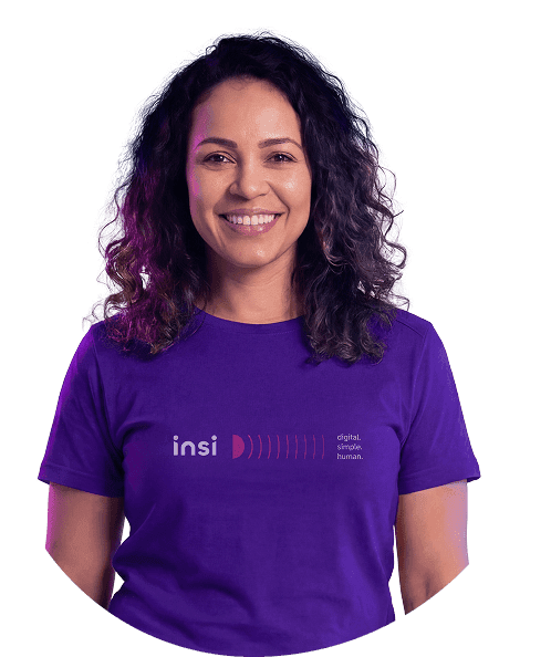 Pessoa vestindo camiseta da Insi