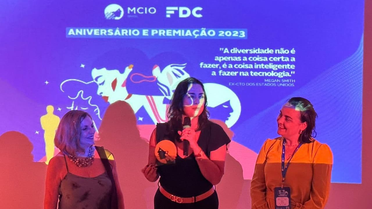 diretora de digital da meta e premiada pelo mcio e
