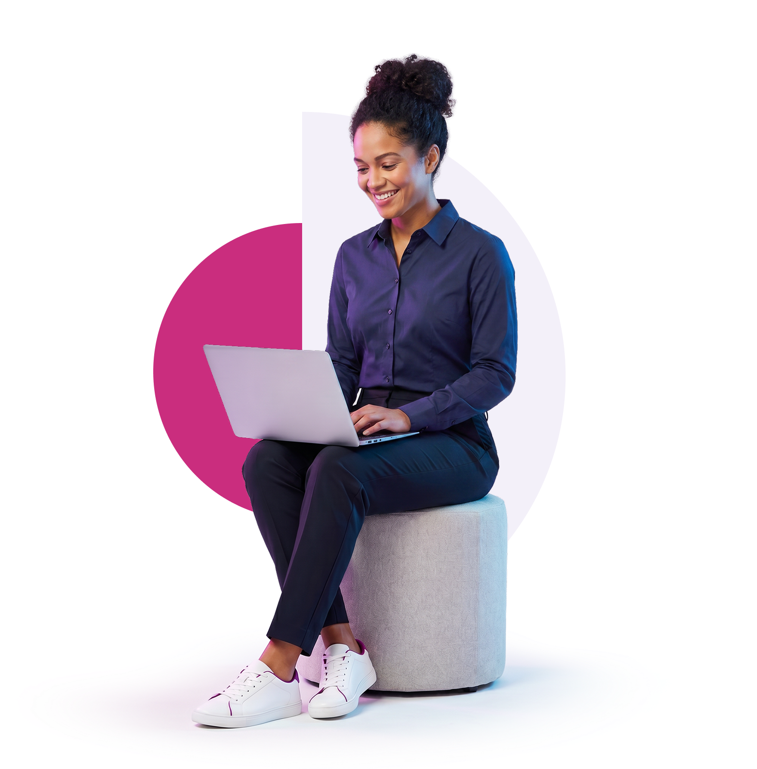 Colaboradora da Insi trabalhando em um notebook